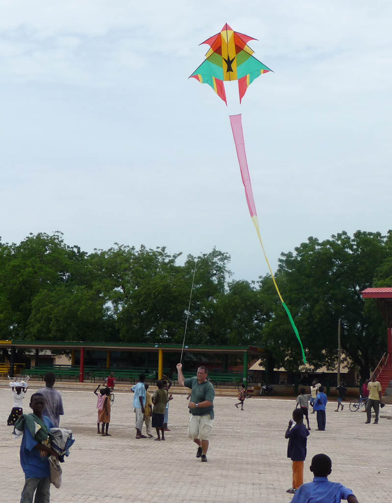 Heksebeest,Ghana,Marine Porcher & Organza: Red, Yellow, Green, Black